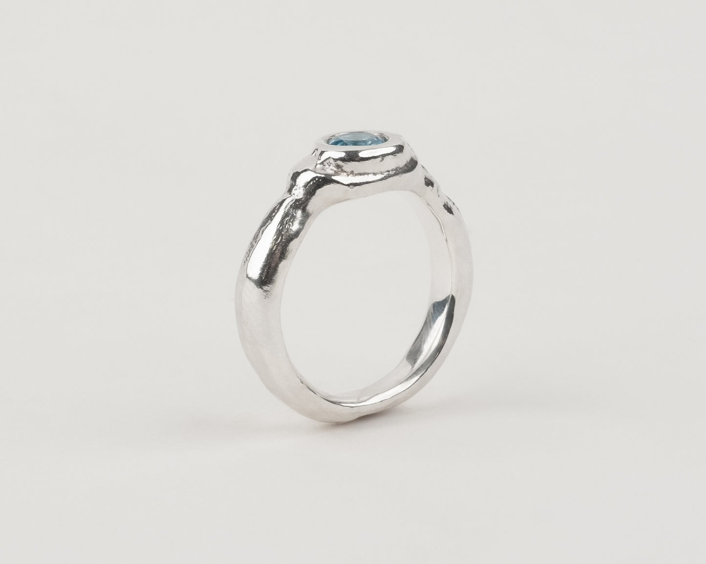 Light Pebble Ring